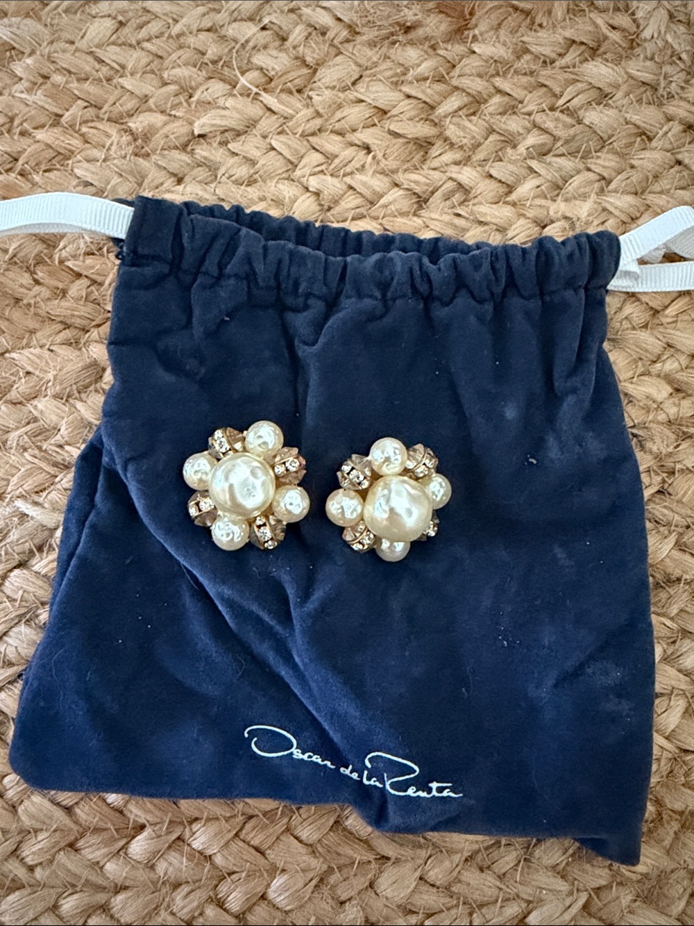 Oscar de la Renta Pearl Cluster Clip-On Earrings in Cream and Gold-tone